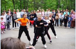 02.06.2022 Спорт и танцы - в городском парке  | Администрация муниципального округа город Партизанск Приморского края Официальный сайт