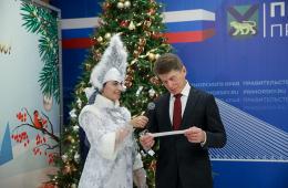 19.12.2022 «Елка желаний» исполнит мечты юных приморцев, сообщает www.primorsky.ru  | Администрация муниципального округа город Партизанск Приморского края Официальный сайт