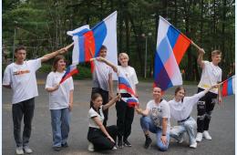 23.08.2022 Городская акция ко Дню флага | Администрация муниципального округа город Партизанск Приморского края Официальный сайт